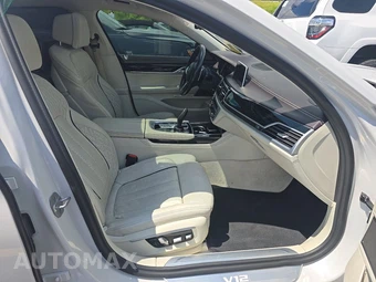 2017 BMW 7 Series Sedan M760i xDrive - miniatura 8