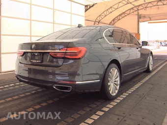 2017 BMW 7 Series Sedan xDrive iPerformance - miniatura 4