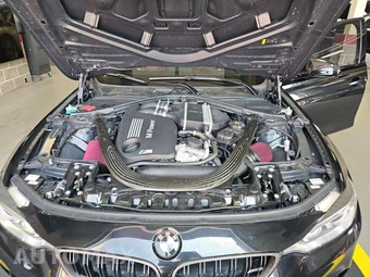 2017 BMW M3 Sedan - miniatura 16