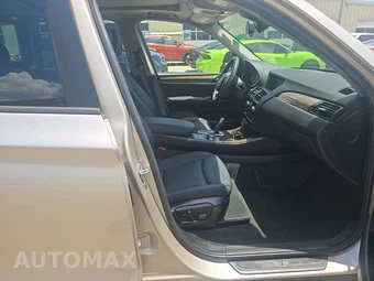 2017 BMW X3 Sports Activity Vehicle sDrive28i – miniatura 8