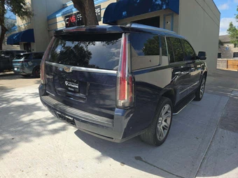 2017 Cadillac Escalade Luxury 1SB – miniatura 3
