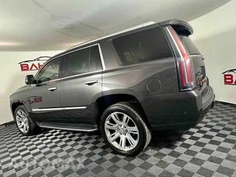 2017 Cadillac Escalade Luxury 1SB - miniatura 6