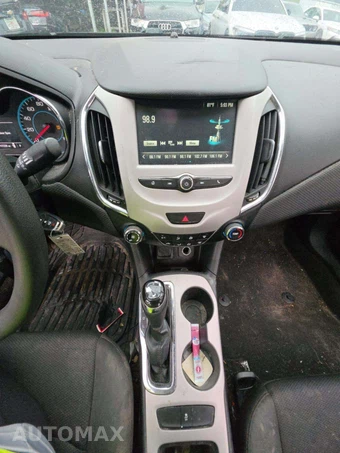 2017 Chevrolet Cruze LS Sedan 1SB - miniatura 10