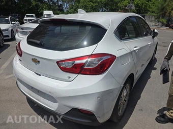 2017 Chevrolet Cruze LT Hatchback 1SD - miniatura 4