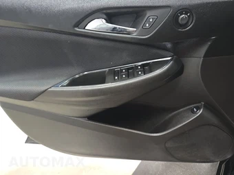2017 Chevrolet Cruze LT Sedan 1SD - miniatura 9