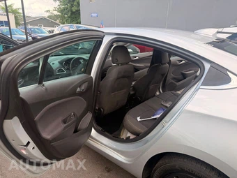 2017 Chevrolet Cruze LT Sedan 1SD - miniatura 18