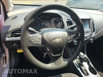 2017 Chevrolet Cruze LT Sedan 1SD - miniatura 10