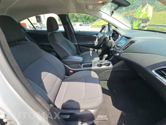 2017 Chevrolet Cruze LT Sedan 1SD - miniatura 8