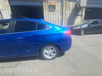 2017 Chevrolet Cruze LT Sedan 1SD - miniatura 3