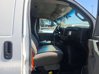 2017 Chevrolet Express 2500 Cargo Van 1WT 135.0" WB – miniatura 8