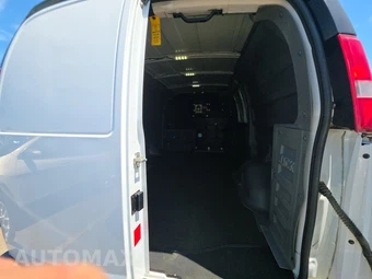 2017 Chevrolet Express 2500 Cargo Van 1WT 135.0" WB – miniatura 17
