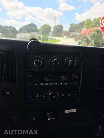 2017 Chevrolet Express 2500 Cargo Van 1WT 135.0" WB - miniatura 10