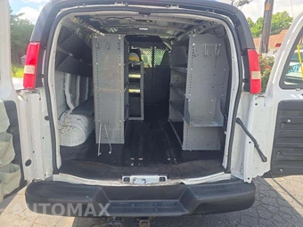 2017 Chevrolet Express 2500 Cargo Van 1WT 135.0" WB - miniatura 13