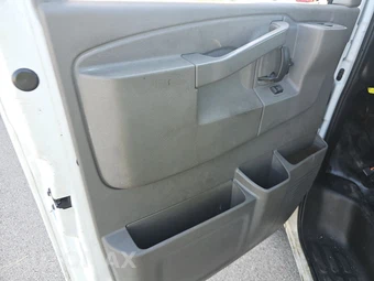 2017 Chevrolet Express 2500 Cargo Van 1WT 135.0" WB – miniatura 9