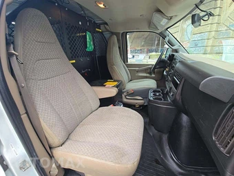 2017 Chevrolet Express 2500 Cargo Van 1WT 135.0" WB – miniatura 18