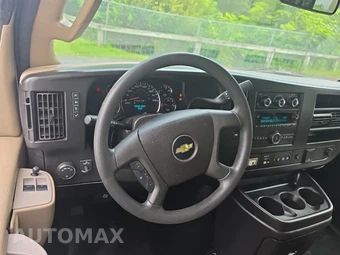 2017 Chevrolet Express 2500 Cargo Van 1WT 135.0" WB - miniatura 21