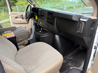 2017 Chevrolet Express 2500 Cargo Van 1WT 135.0" WB - miniatura 32