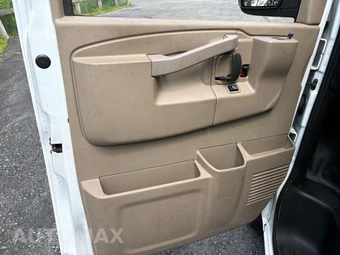 2017 Chevrolet Express 2500 Cargo Van 1WT 135.0" WB - miniatura 38