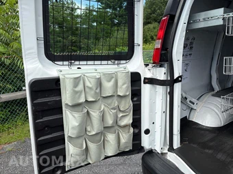 2017 Chevrolet Express 2500 Cargo Van 1WT 135.0" WB - miniatura 44