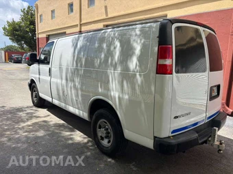 2017 Chevrolet Express 2500 Cargo Van 1WT 135.0" WB - miniatura 4