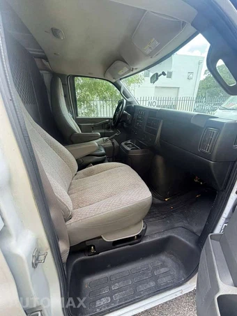 2017 Chevrolet Express 2500 Cargo Van 1WT 135.0" WB - miniatura 5