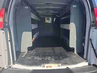 2017 Chevrolet Express 2500 Cargo Van 1WT 135.0" WB - miniatura 19