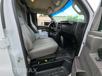 2017 Chevrolet Express 2500 Cargo Van 1WT 135.0" WB - miniatura 18