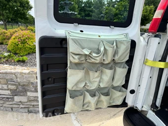 2017 Chevrolet Express 2500 Cargo Van 1WT 135.0" WB - miniatura 14
