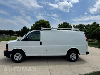 2017 Chevrolet Express 2500 Cargo Van 1WT 135.0" WB - miniatura 2