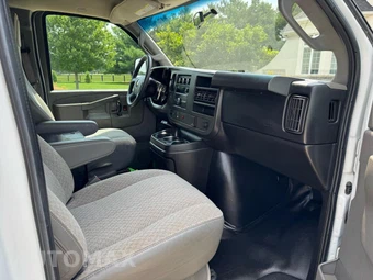 2017 Chevrolet Express 2500 Cargo Van 1WT 135.0" WB - miniatura 38