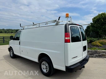 2017 Chevrolet Express 2500 Cargo Van 1WT 135.0" WB - miniatura 5
