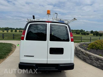 2017 Chevrolet Express 2500 Cargo Van 1WT 135.0" WB - miniatura 8