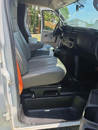2017 Chevrolet Express 2500 Cargo Van 1WT 135.0" WB – miniatura 14