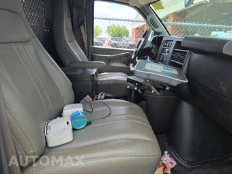 2017 Chevrolet Express 2500 Cargo Van 1WT 135.0" WB - miniatura 8