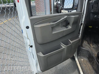 2017 Chevrolet Express 2500 Cargo Van 1WT 135.0" WB - miniatura 9