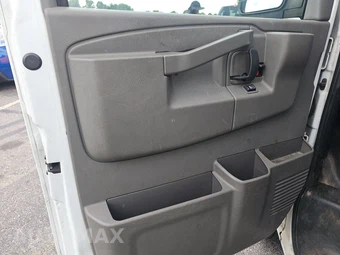 2017 Chevrolet Express 2500 Cargo Van 1WT 135.0" WB – miniatura 9