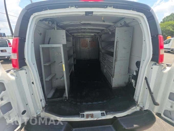 2017 Chevrolet Express 2500 Cargo Van 1WT 155.0" WB - miniatura 13