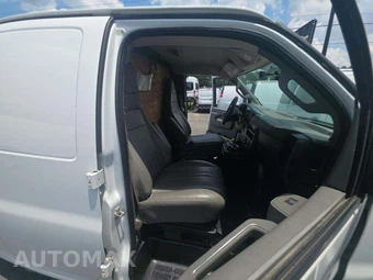 2017 Chevrolet Express 2500 Cargo Van 1WT 155.0" WB - miniatura 17