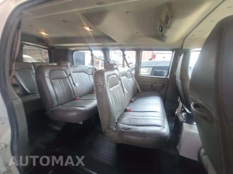 2017 Chevrolet Express 2500 Passenger Van LS 1LS 135.0" WB - miniatura 17