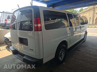 2017 Chevrolet Express 2500 Passenger Van LS 1LS 135.0" WB - miniatura 3
