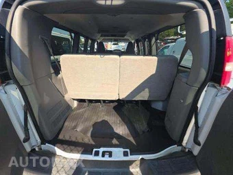2017 Chevrolet Express 2500 Passenger Van LS 1LS 135.0" WB - miniatura 15