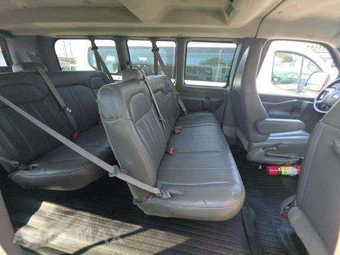 2017 Chevrolet Express 2500 Passenger Van LS 1LS 135.0" WB - miniatura 17