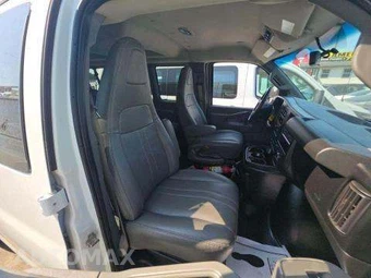 2017 Chevrolet Express 2500 Passenger Van LS 1LS 135.0" WB - miniatura 19