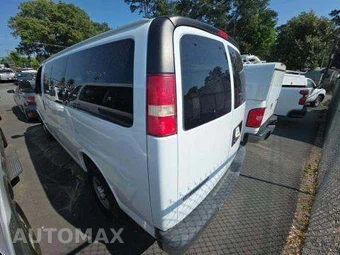 2017 Chevrolet Express 2500 Passenger Van LS 1LS 135.0" WB - miniatura 2
