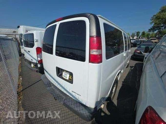 2017 Chevrolet Express 2500 Passenger Van LS 1LS 135.0" WB - miniatura 3