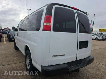 2017 Chevrolet Express 2500 Passenger Van LS 1LS 135.0" WB - miniatura 2