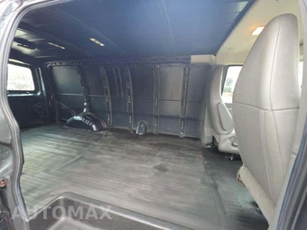 2017 Chevrolet Express 3500 Cargo Van 1WT 155.0" WB - miniatura 12