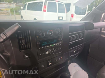 2017 Chevrolet Express 3500 Cargo Van 1WT 155.0" WB – miniatura 10