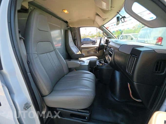 2017 Chevrolet Express 3500 Cargo Van 1WT 155.0" WB - miniatura 18