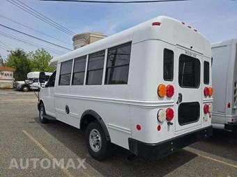 2017 Chevrolet Express 3500 Cutaway 1WT - miniatura 2